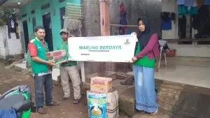 Baznas Depok Beri Bantuan Program Warung Berdaya untuk Tiga Keluarga