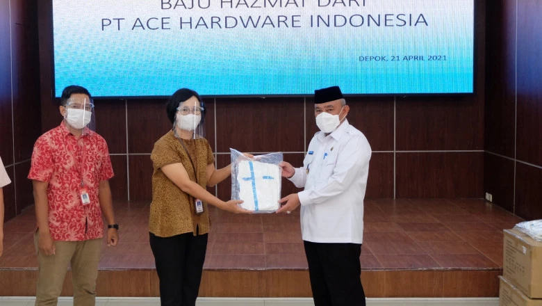 Penyerahan Bantuan dari PT Ace Hardware Indonesia