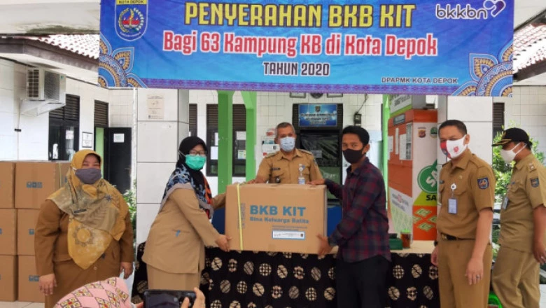 DPAPMK Distribusikan 13 BKB Kit untuk Tapos dan Cimanggis