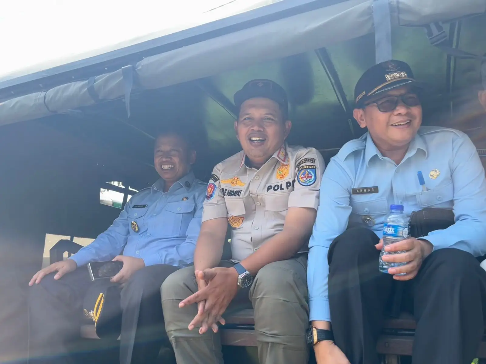 Naik Mobil Satpol PP, Bang Supian Tinjau Infrastruktur di Sawangan