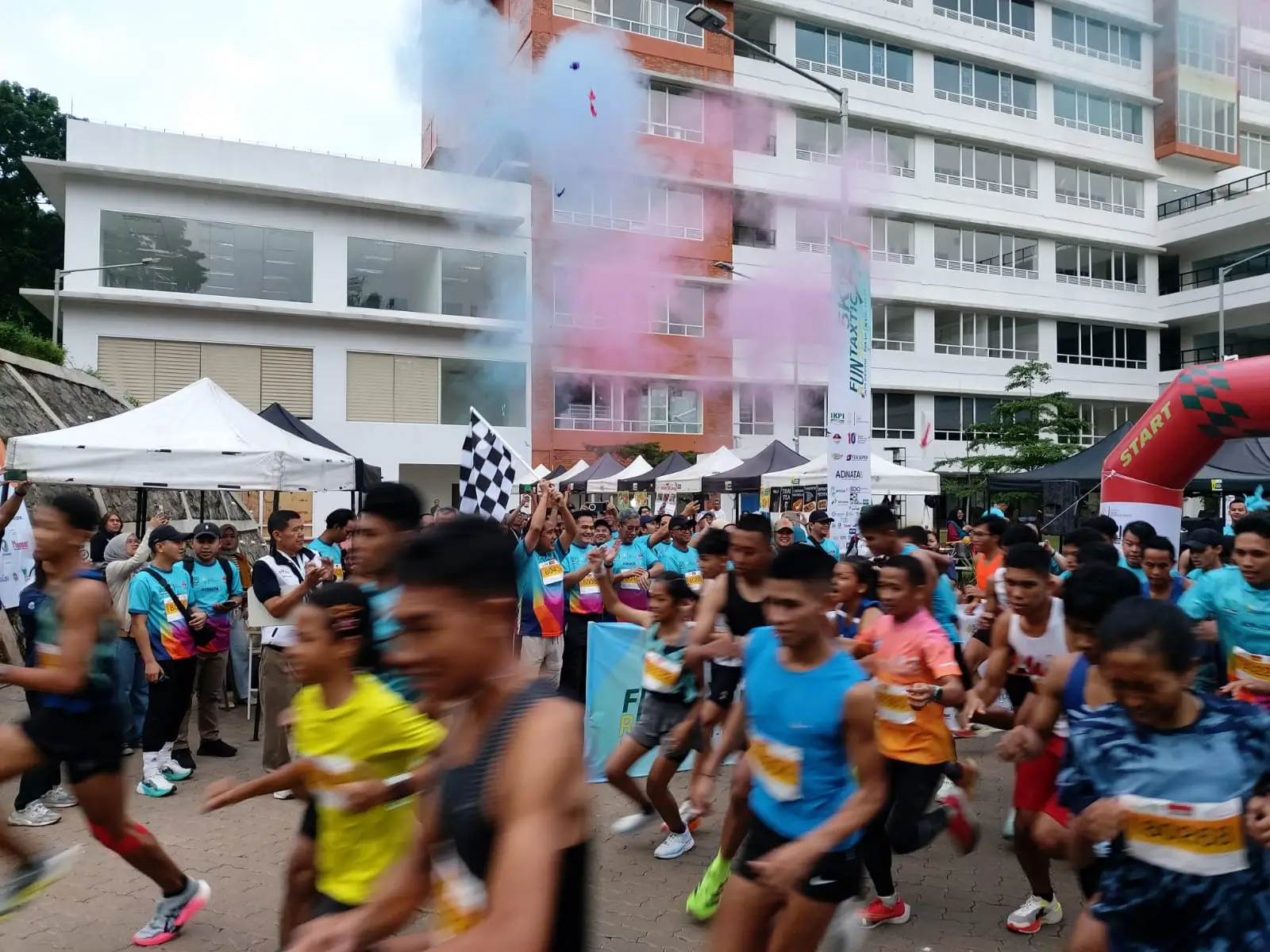 Wakil Wali Kota Depok Buka Funtaxtic Run 2025, Diikuti Ratusan Peserta