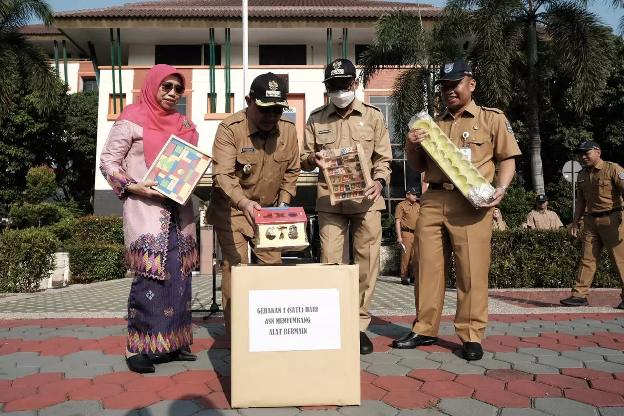 Wali Kota Ikut Sumbangkan Alat Bermain Anak Saat Apel Pagi