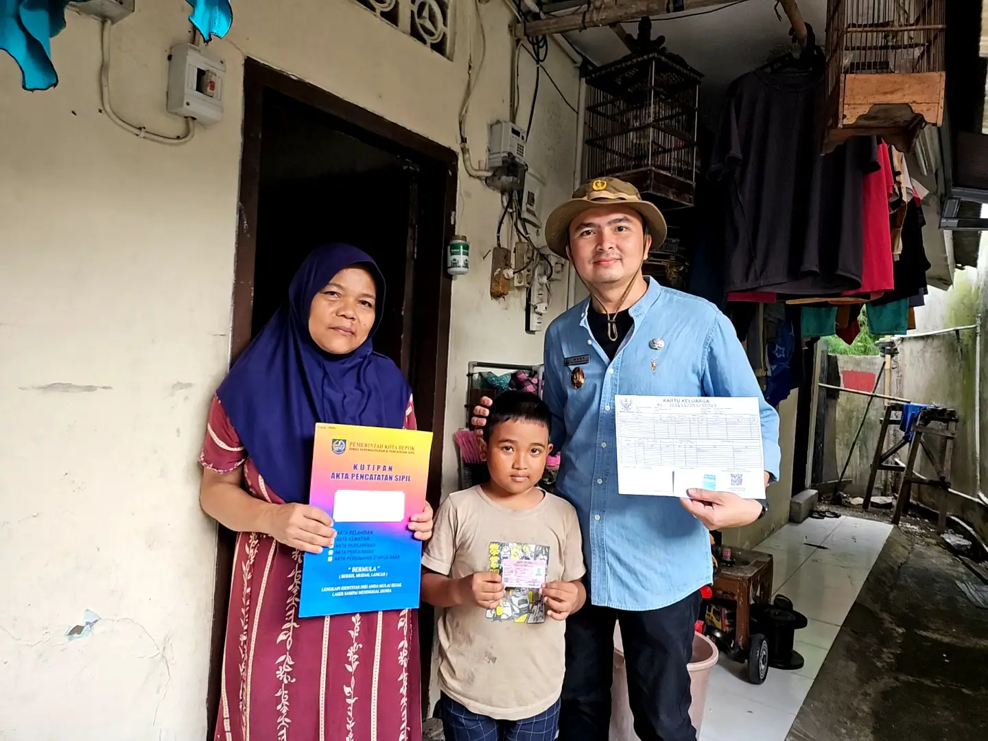 Lurah Pangkalan Jati Baru Bantu Warga Urus Dokumen demi Akses Sekolah