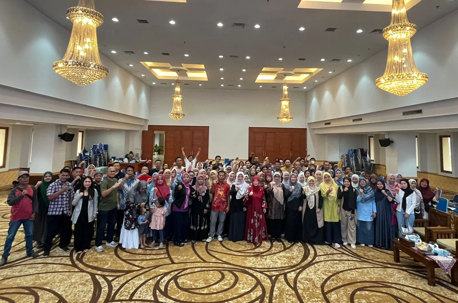 Bertemu Orang Tua Siswa Program Pembinaan Karakter dan Bela Negara, Cing Ikah Berikan Pesan Penguatan