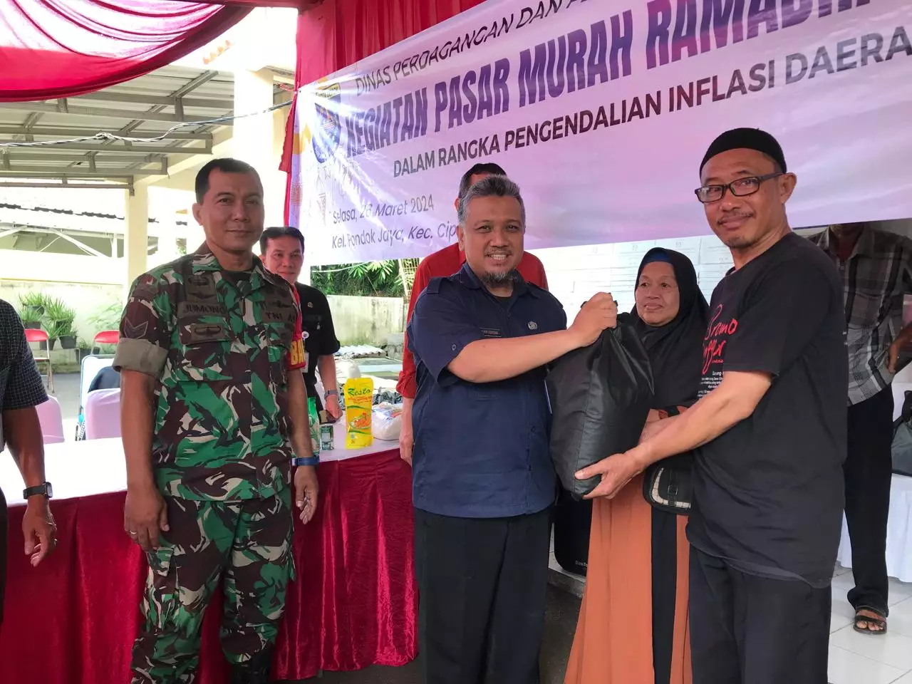 Ada Pasar Murah, Lurah Pondok Jaya Senang Kebutuhan Pokok Warganya Terpenuhi
