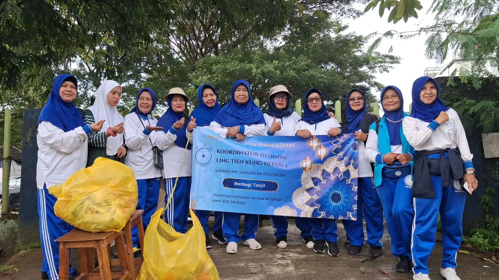 Semangat Ramadan, Koordinator Otonom Ling Tien Kung Depok 1 Bagikan Ribuan Takjil