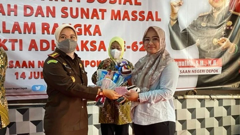 Hari Bhakti Adyaksa ke 62 Kejari   Depok Gelar Donor Darah dan Sunatan Masal 