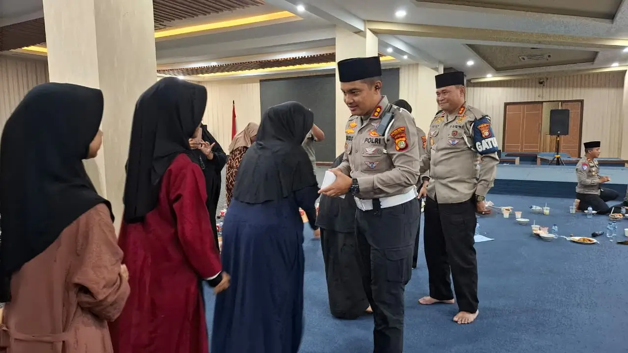 Semarak Ramadan, Satlantas Polrestro Depok Santuni 20 Anak Yatim