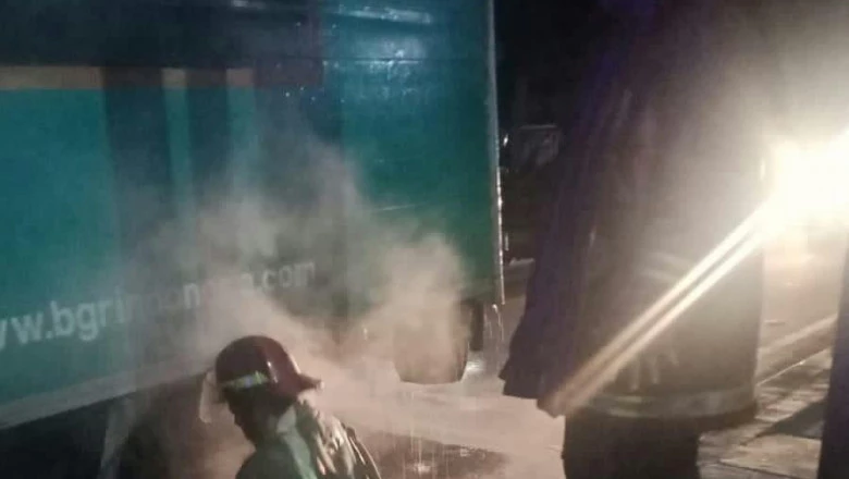 Truk Mengalami Kebakaran Ban di Cimanggis Berhasil Ditangani Damkar Depok