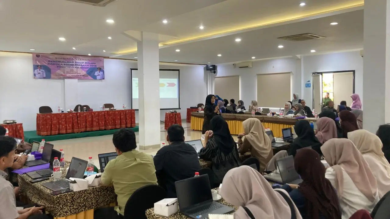 Perkuat Kompetensi Arsiparis, Diskarpus Depok Gelar Bimtek Pengolahan Arsip
