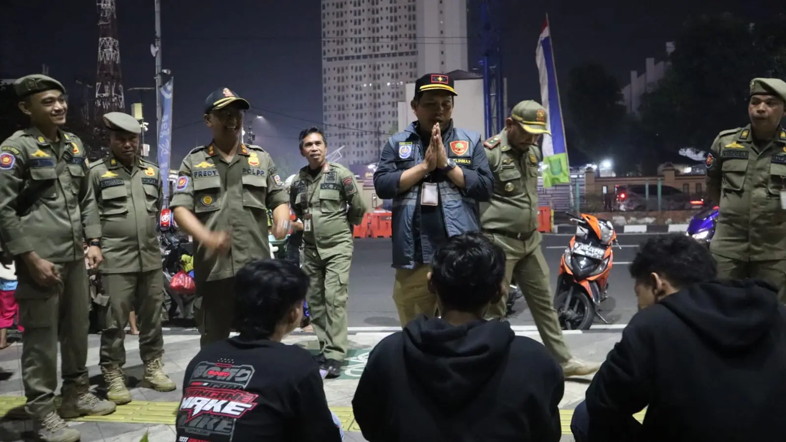 Jam Malam Diberlakukan, Satpol PP Depok Patroli dan Edukasi Pelajar