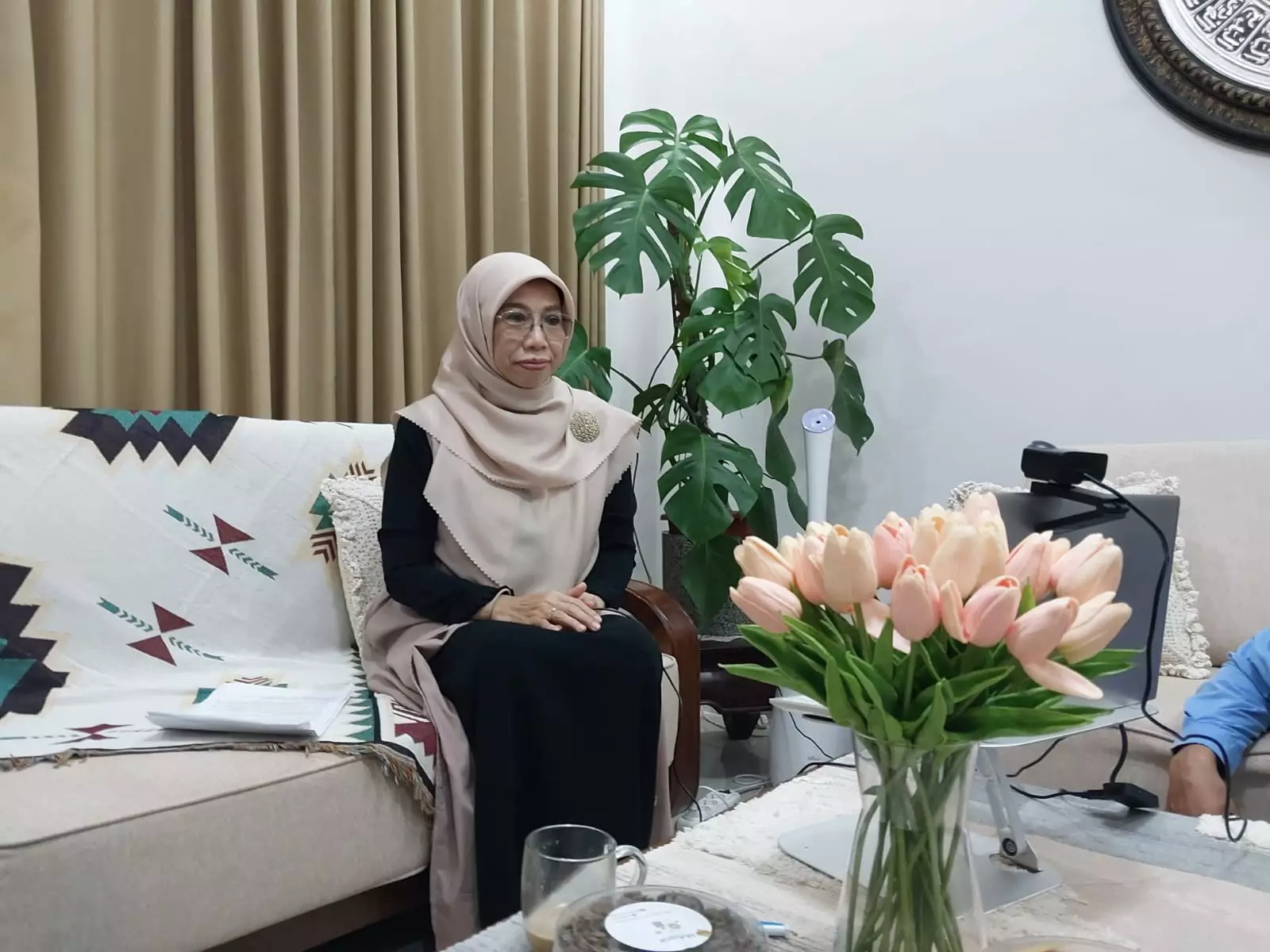 Live bersama TVRI Jabar, Bunda Elly Beberkan Upaya Dekranasda Depok Majukan UMKM