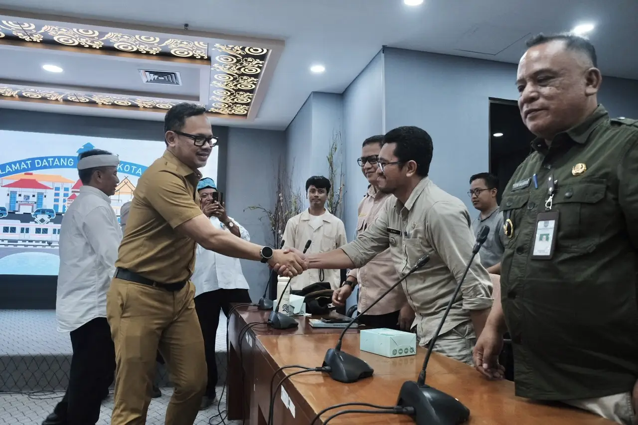 Bahas Koperasi Merah Putih, Wamendagri Duduk Bersama Camat dan Lurah se Kota Depok