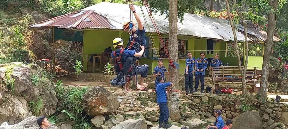 Tingkatkan Keahlian, 80 Personel Damkar Depok Dilatih Vertical Rescue