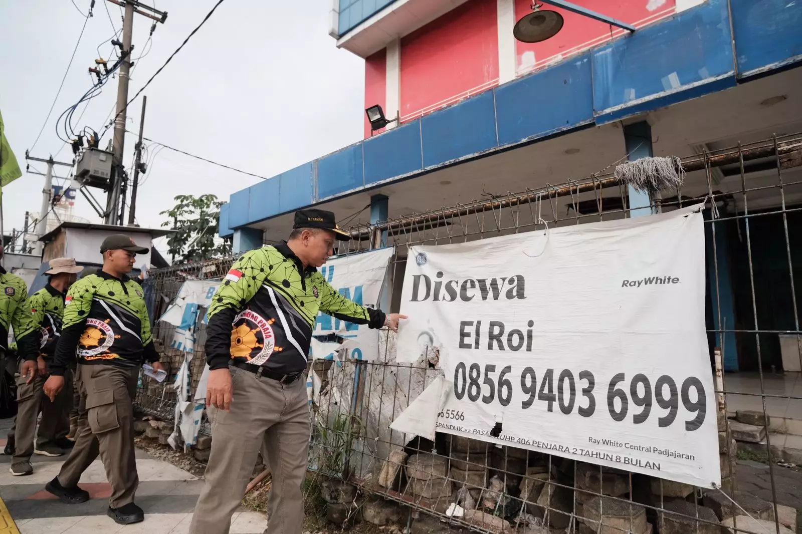 Satpol PP Bhakti Praja Bersihkan Margonda dan Edukasi Perda Trantibumlinmas
