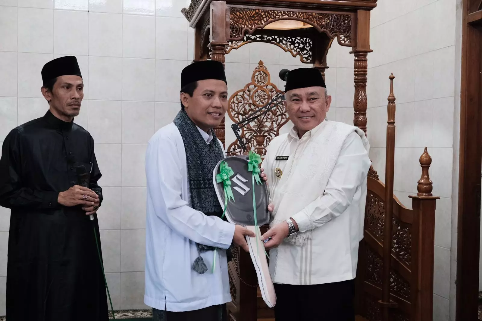 Pemkot Depok Hibahkan Mobil Ambulance ke Yayasan Cahaya Baiturahim