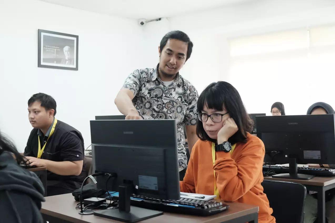 Peserta Pelatihan Multimedia Diajarkan Cara Menggunakan Berbagai Aplikasi