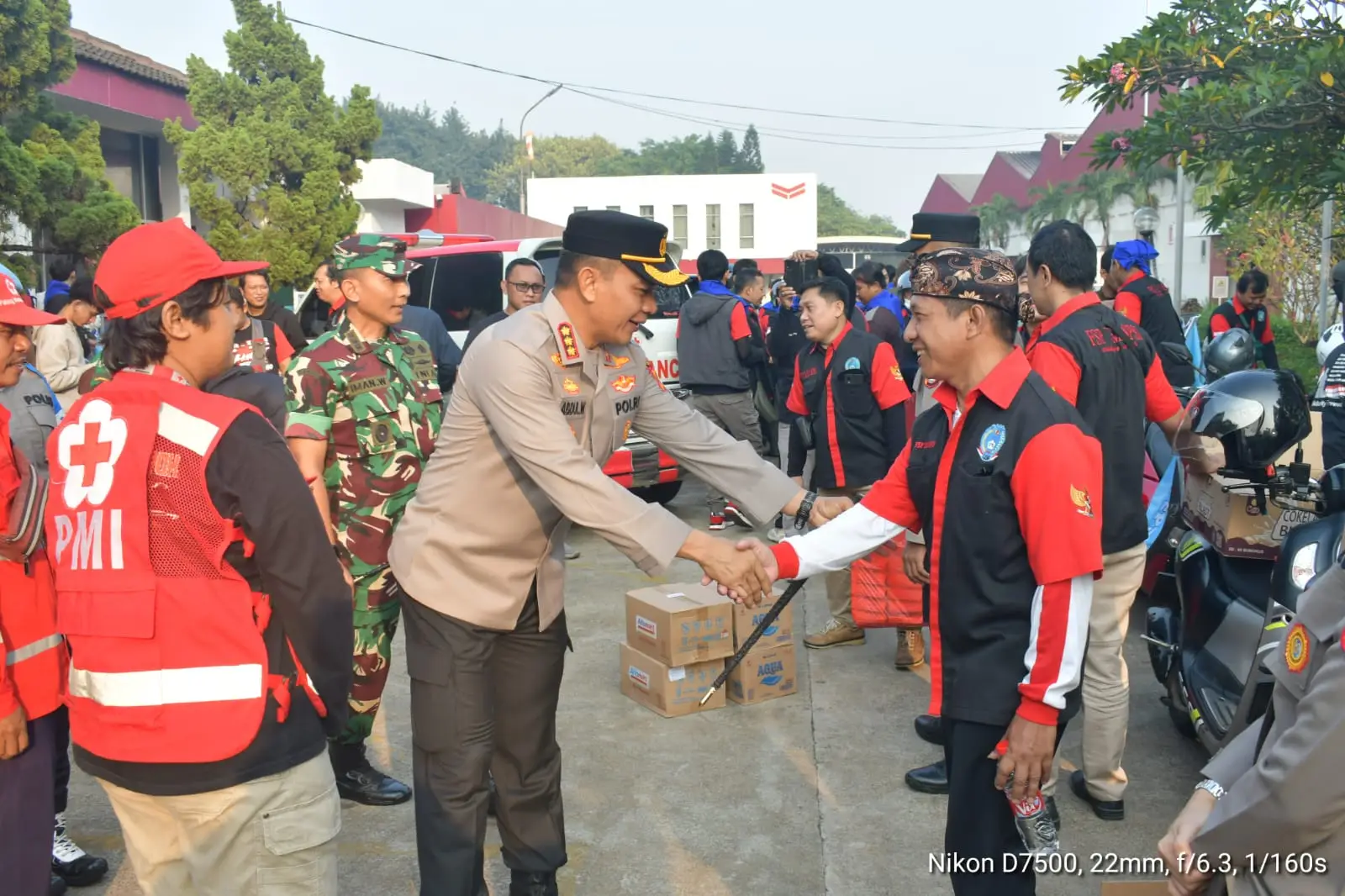 Pastikan Situasi Kondusif, Kapolres Monitoring Keberangkatan Buruh Depok ke Jakarta