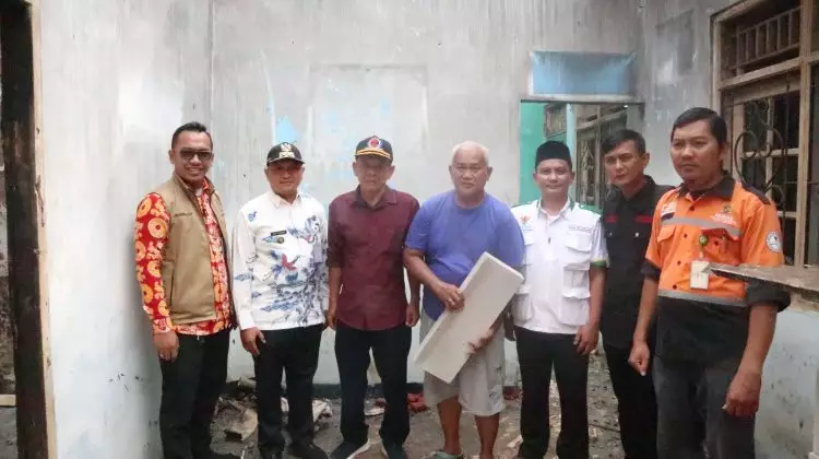 Baznas Depok Salurkan Bantuan Material Bagi Korban Kebakaran di Pengasinan