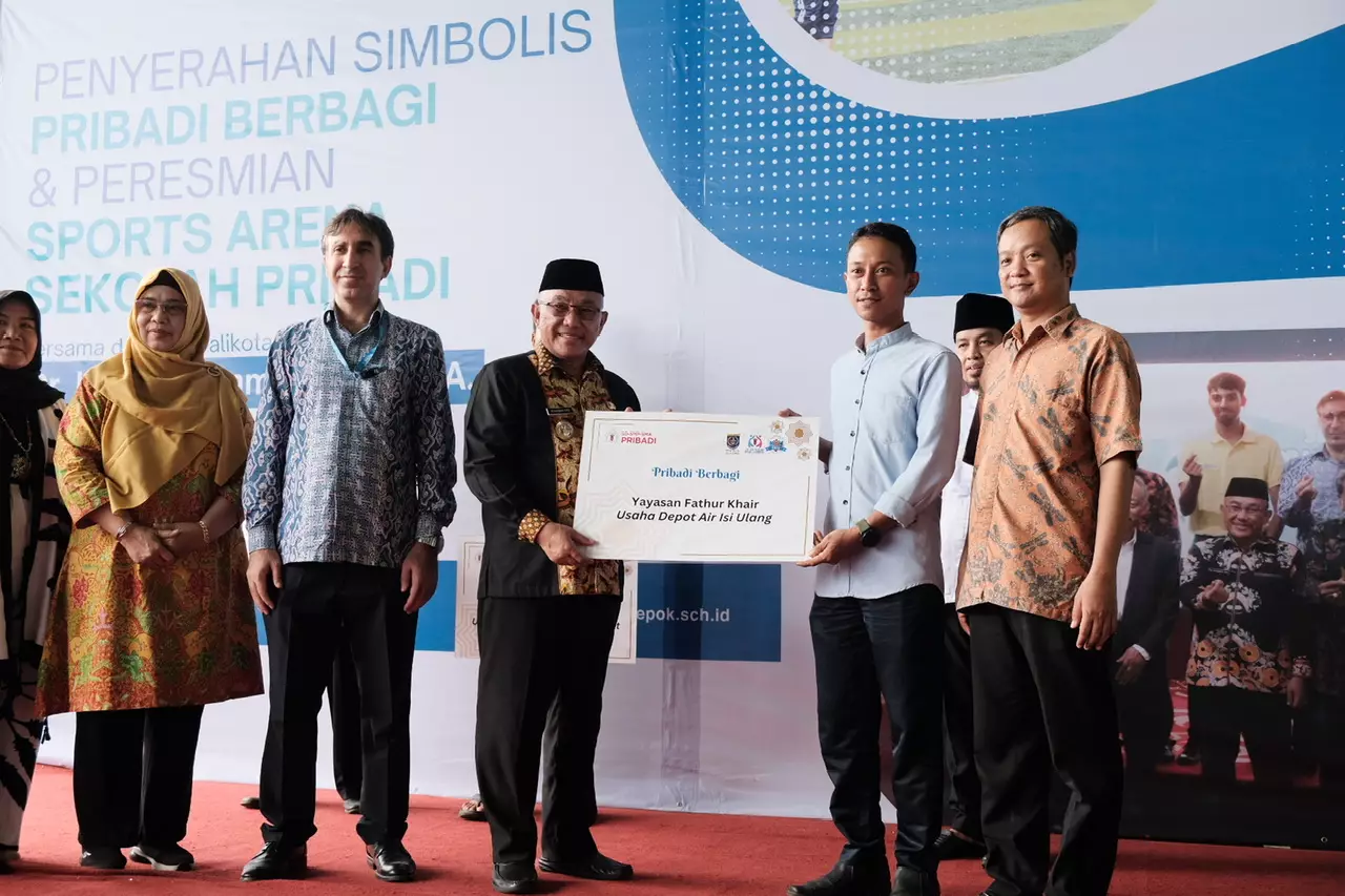 Wali Kota Depok Serahkan Program Bantuan Pribadi Berbagi