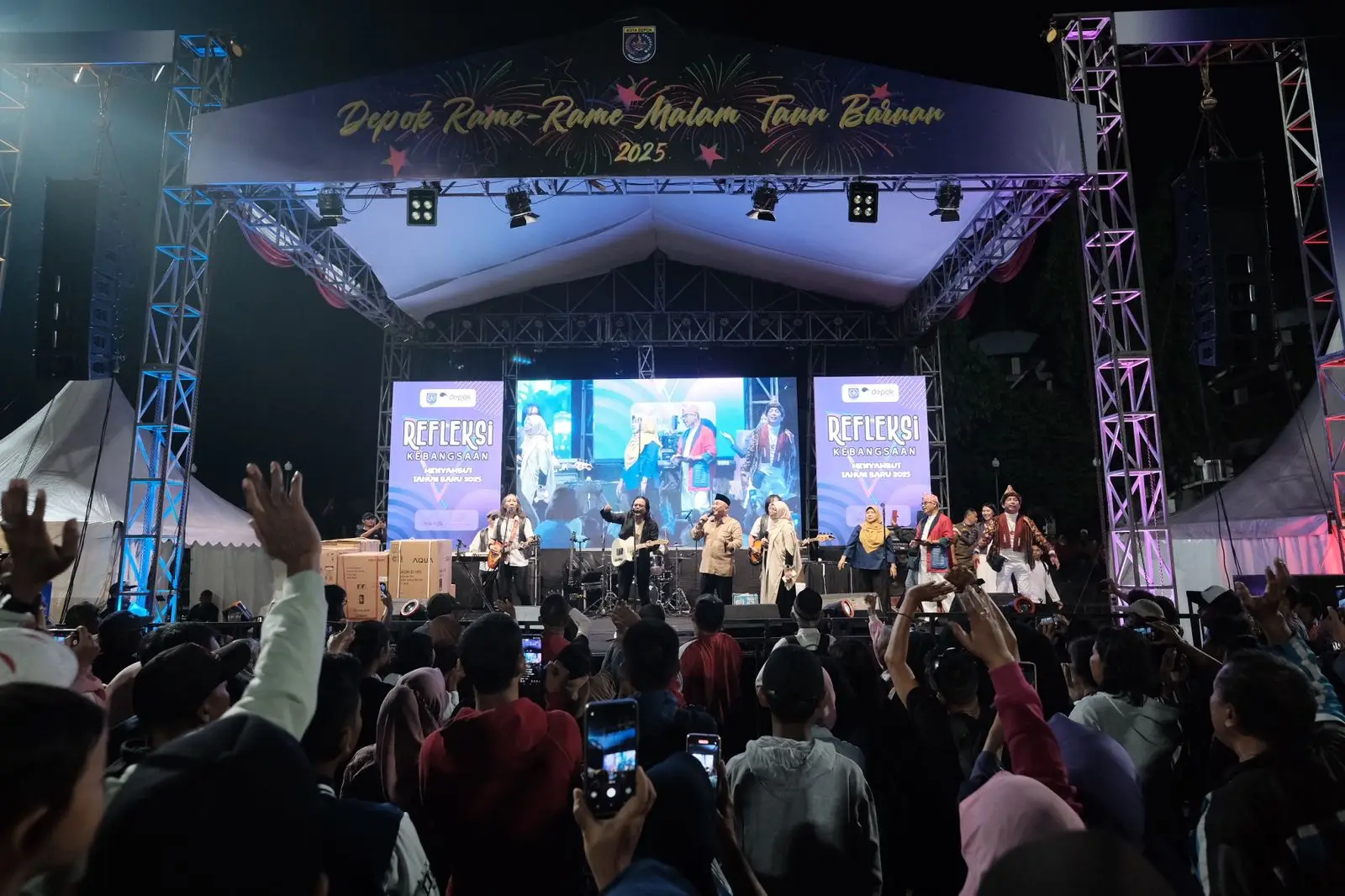 Band Soer Plus Nyanyi Bareng Wali Kota Depok di Acara Tahun Baru 2025, Tampil Memukau