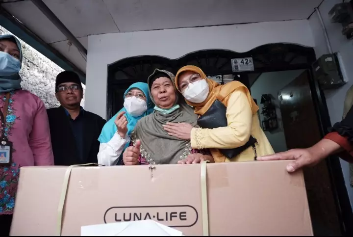 Peroleh Bantuan Kursi Roda di Hari Ibu, Rochmani: Terima Kasih Pemkot Depok