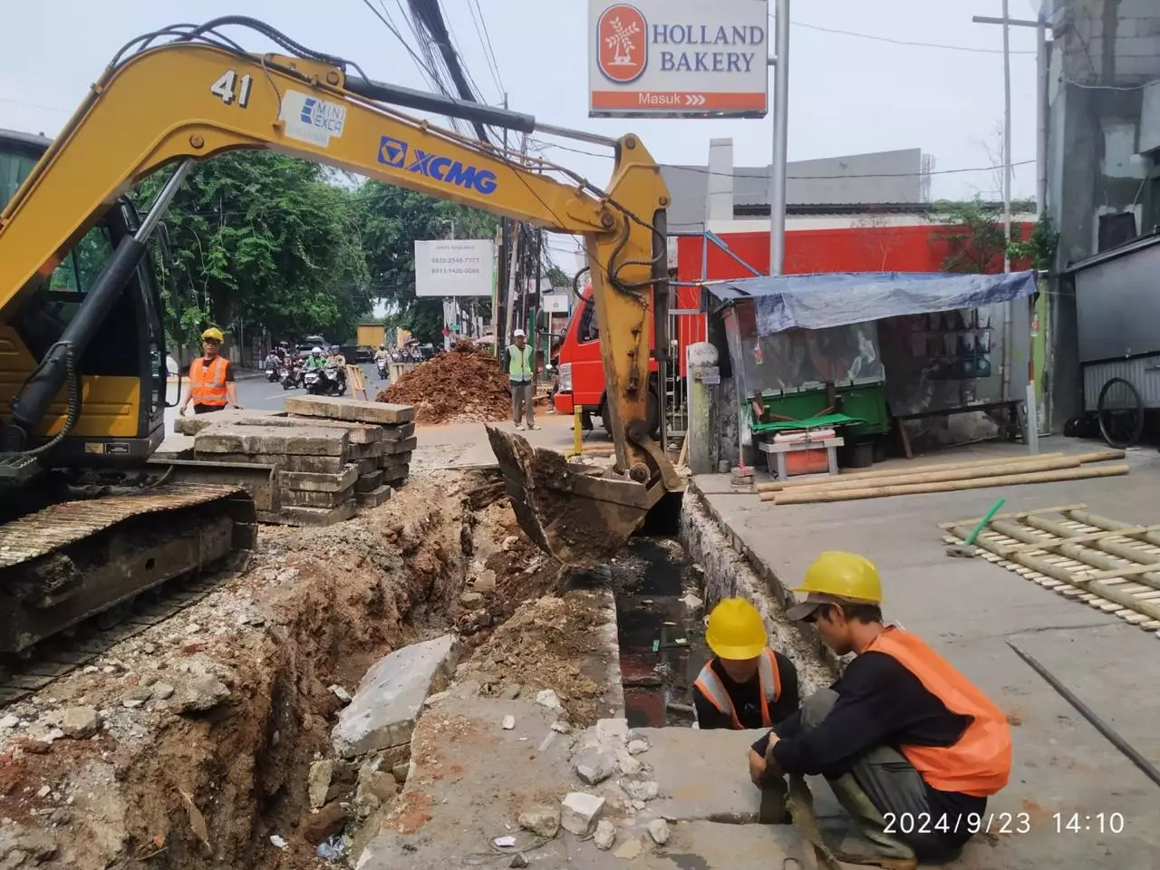 Pemkot Depok Tata Trotoar dan Saluran Tahap II di Jalan Komjen Pol M. Jasin