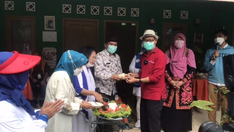 Kunjungi Posbindu Graseka Limo, IBH Beri Perhatian Penuh ke Warga Lansia Depok