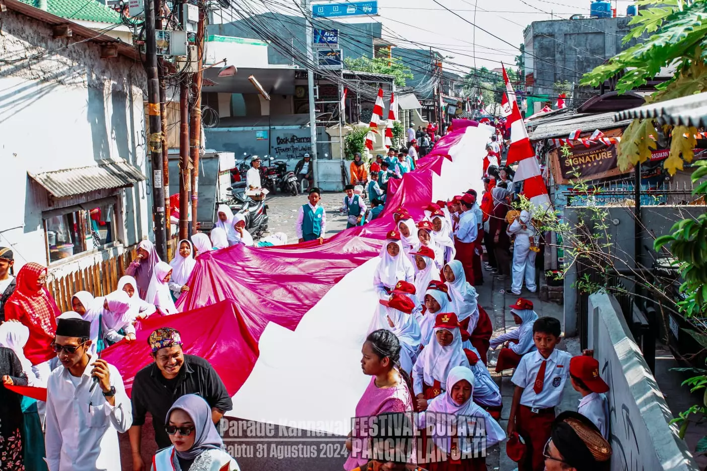 Antusiasme Warga Pangkalan Jati Meriahkan Kirab Bendera Merah Putih