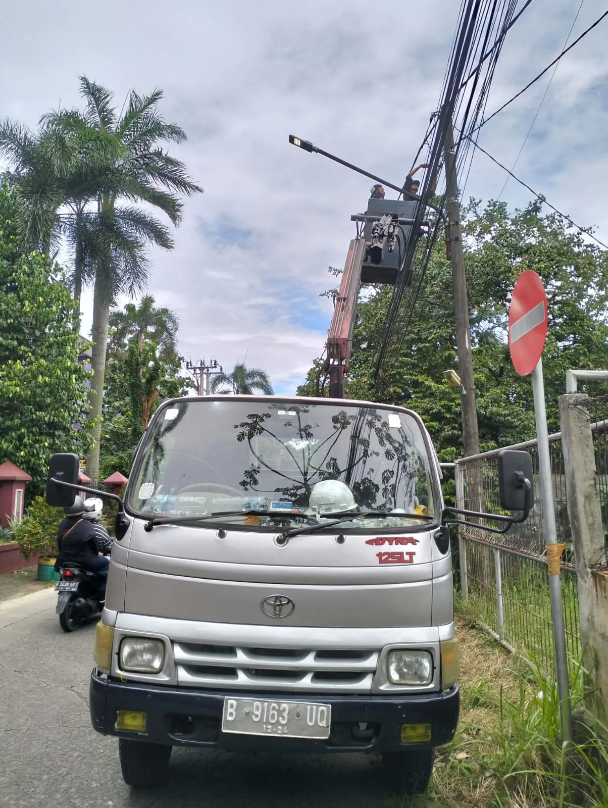 Depok Siap Hadapi Nataru 2024/2025, Dishub Perbaiki Lampu PJU di Sejumlah Titik