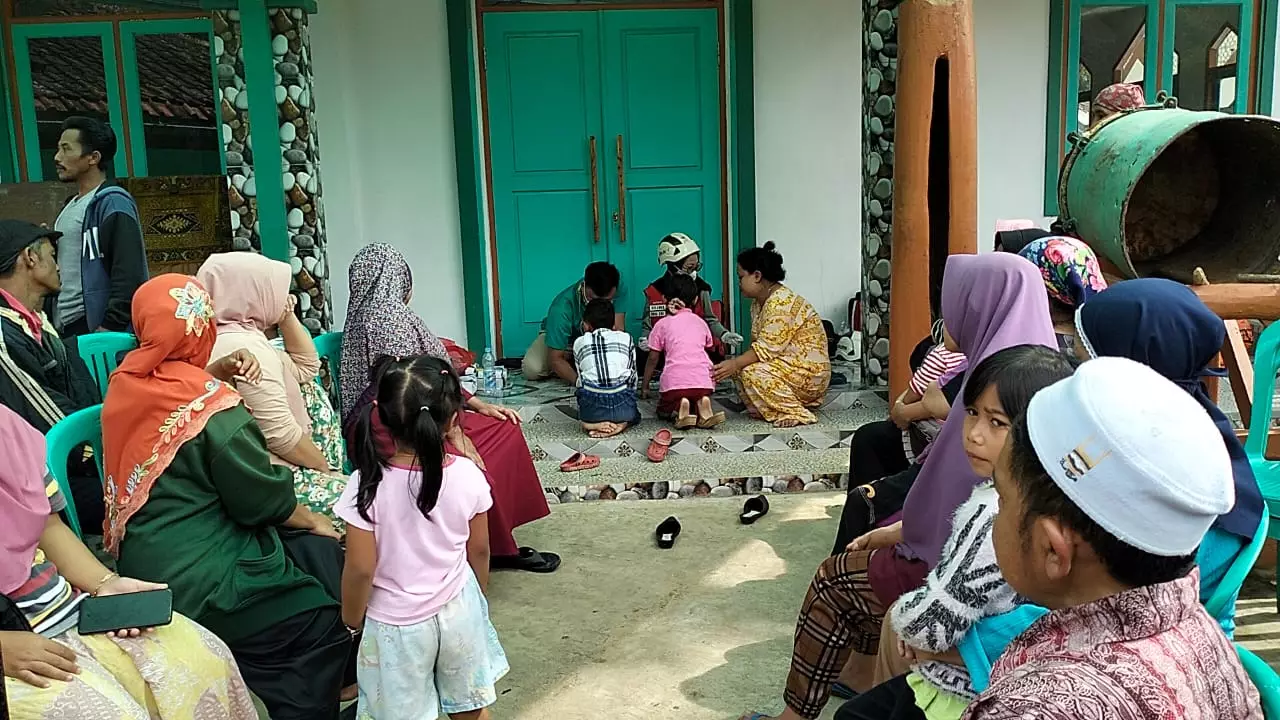 Tiba di Kampung Cisepan Kaler, Tim Depok Peduli Gempa Cianjur Disambut Hangat Warga