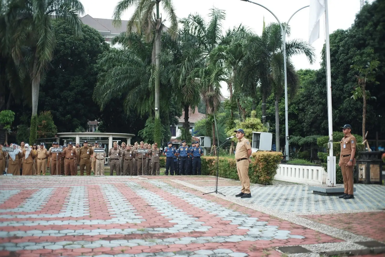 Jadi Pembina Apel Pagi, Wakil Wali Kota Depok Ajak ASN untuk Solid dan Saling Berkolaborasi