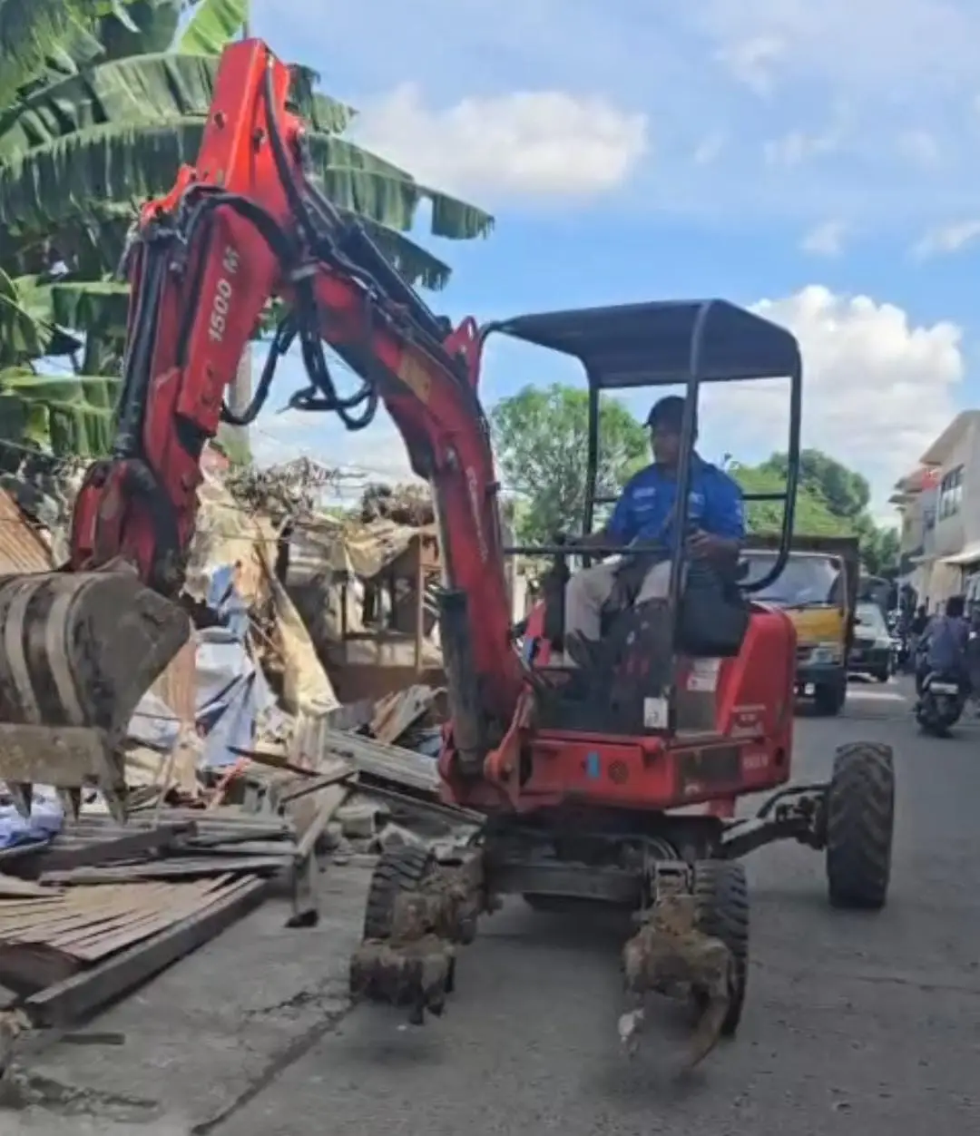 Bangunan di Atas Saluran Pasar Kemiri Ditertibkan, DPUPR Lakukan Normalisasi