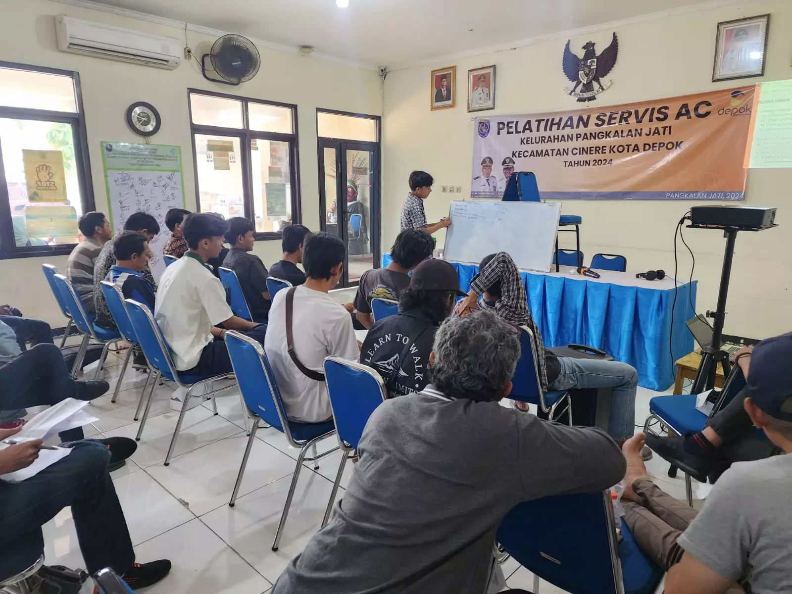 Kelurahan Pangkalan Jati Gelar Pelatihan Service AC untuk Para Katar dan Tuna Karya