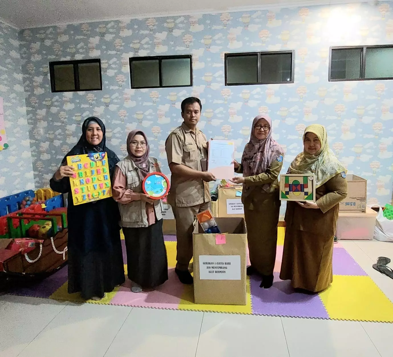 Dinsos Terima Alat Bermain dari DP3AP2KB, Bantu LK3 Asesmen ABK