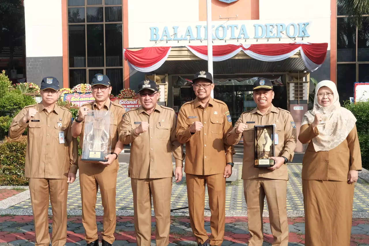 Jadi Pembina Apel, Wali Kota Depok Serahkan Sejumlah Penghargaan Tingkat Jabar
