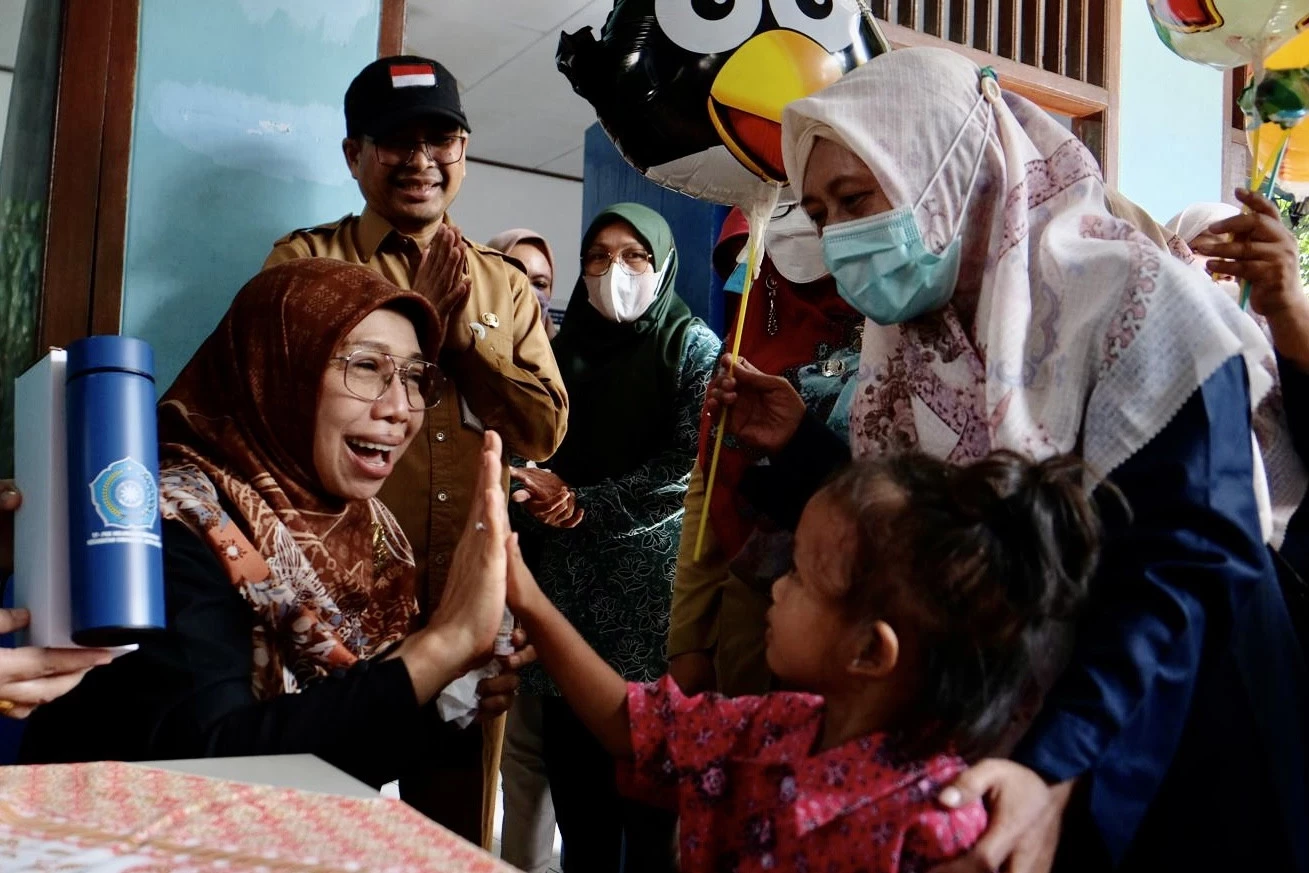 Bunda Elly Ajak Masyarakat Sukseskan Pekan Imunisasi Polio