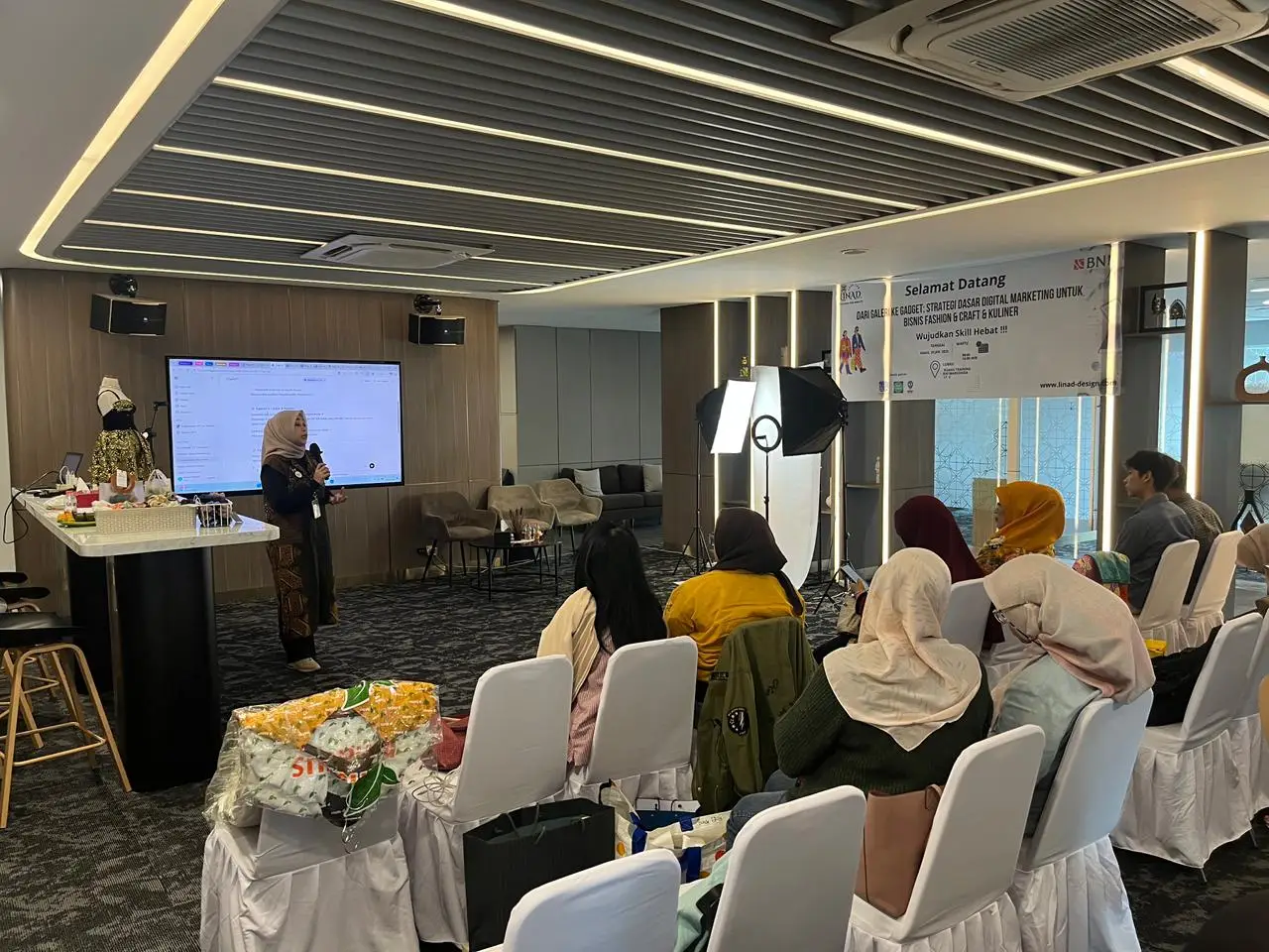 Dari Galery Foto Jadi Cuan, Pelaku UMKM Depok Dilatih Digital Marketing Bisnis Masa Kini