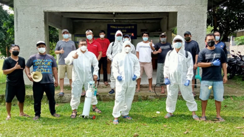 Cegah Penyebaran Covid-19, Lingkungan RW 10 Serua Disemprot Disinfektan