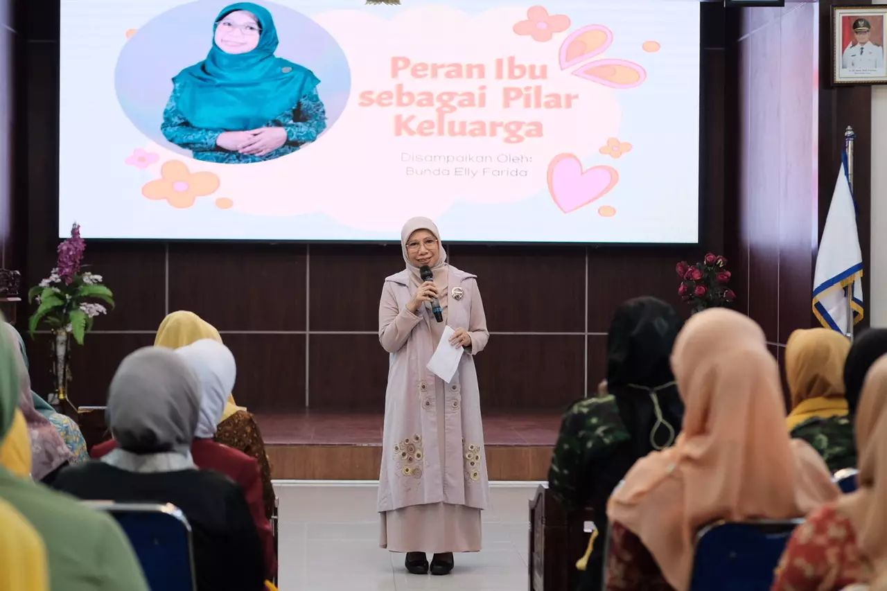 Bunda Elly Jadi Narasumber Pada Pembinaan Peningkatan Partisipasi Organisasi Perempuan Kota Depok
