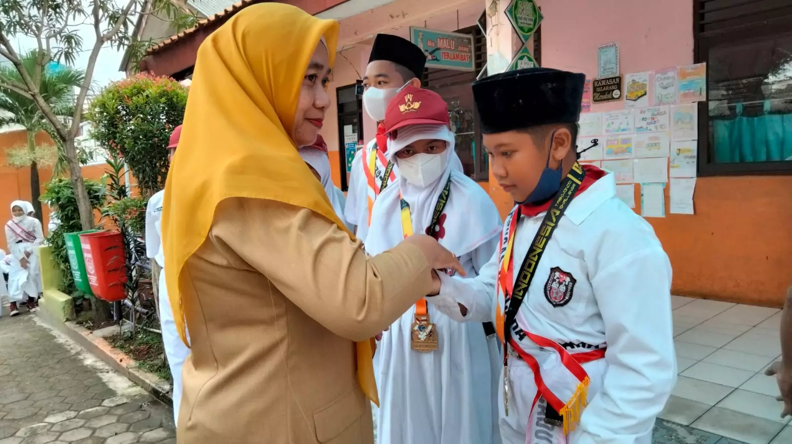 Lima Siswa SDN Mampang 2 Berprestasi, Sabet Tiga Emas dan Dua Perak di Kejurnas Taekwondo Challenge Menpora Cup 2023