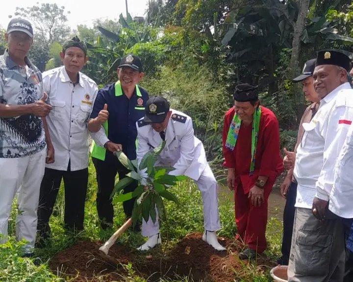Penanaman Pohon Produktif Warnai Semarak HUT ke-80 RI di Cinere
