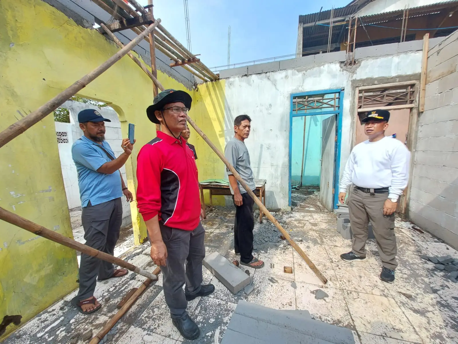 Rumah Warga Rusak Diterjang Puting Beliung, Wali Kota Depok Terjun ke Lokasi