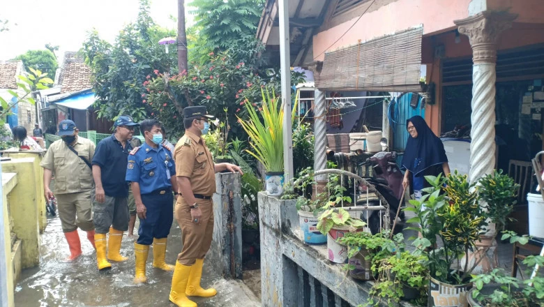 Camat Panmas Tinjau Lokasi Terdampak Banjir di Mampang