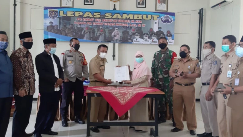 Suasana Haru Iringi Acara Lepas Sambut Plt Camat Cipayung