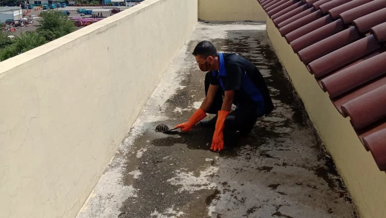  Pemkot Kerahkan 20 Petugas Bersihkan Rembesan Air di Gedung Dibaleka