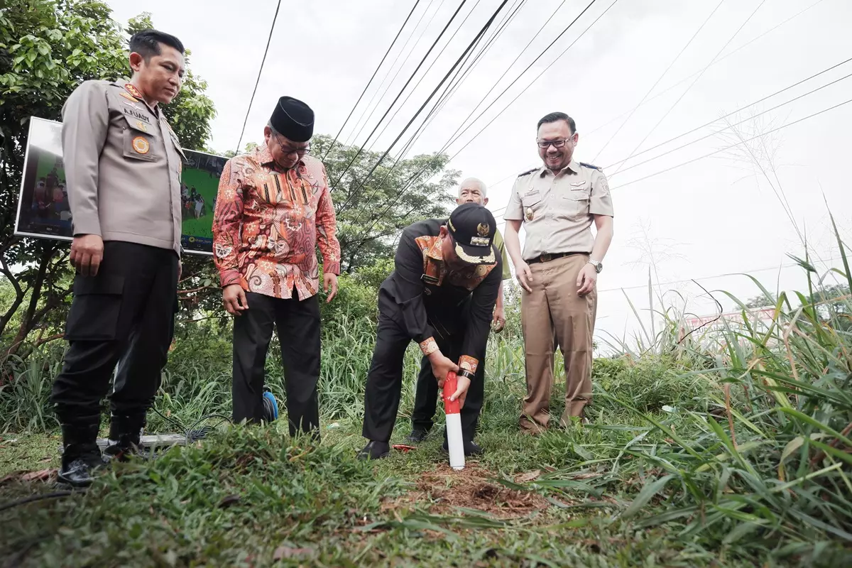 Wali Kota Pasang Patok Batas Pada Gempatas Se-Indonesia