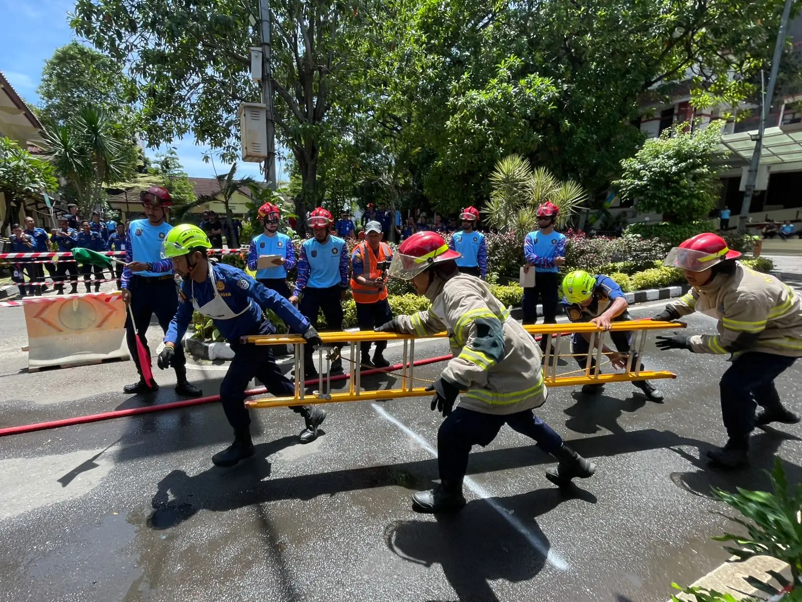 Adu Ketangkasan Petugas Damkar di Depok Firefighter Skill Competition 2025