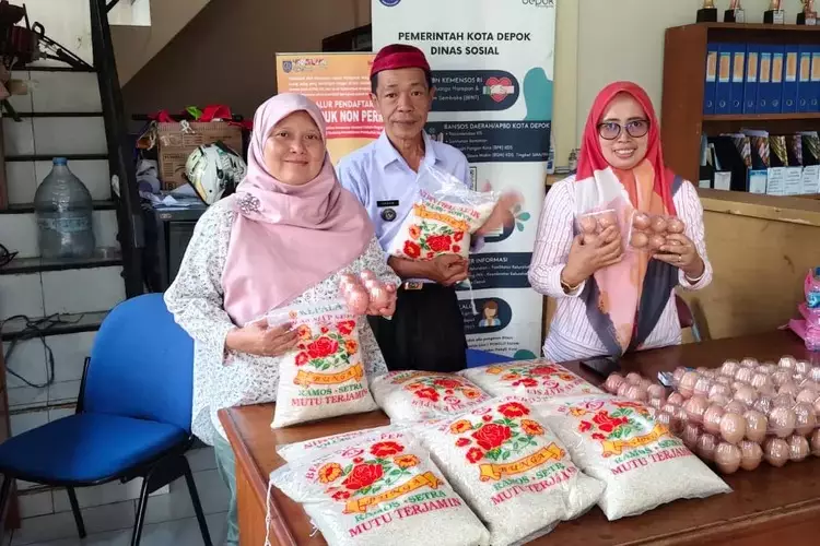 Wujudkan Zero Stunting, Kelurahan Curug Bagikan PMT Lokal Kepada 64 Warga
