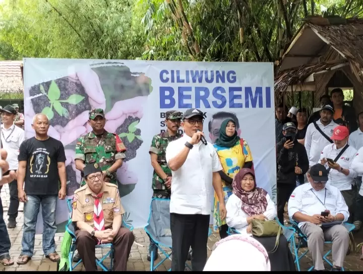 Kepala Staf Kepresidenan Bagikan Puluhan Ribu Bibit Cabai untuk Warga Depok